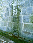 Usellus (Oristano), Chiesa di Santa Reparata, esterno: particolare della lesena del fianco Usellus (Oristano), Chiesa di Santa Reparata, esterno: particolare della lesena del fianco